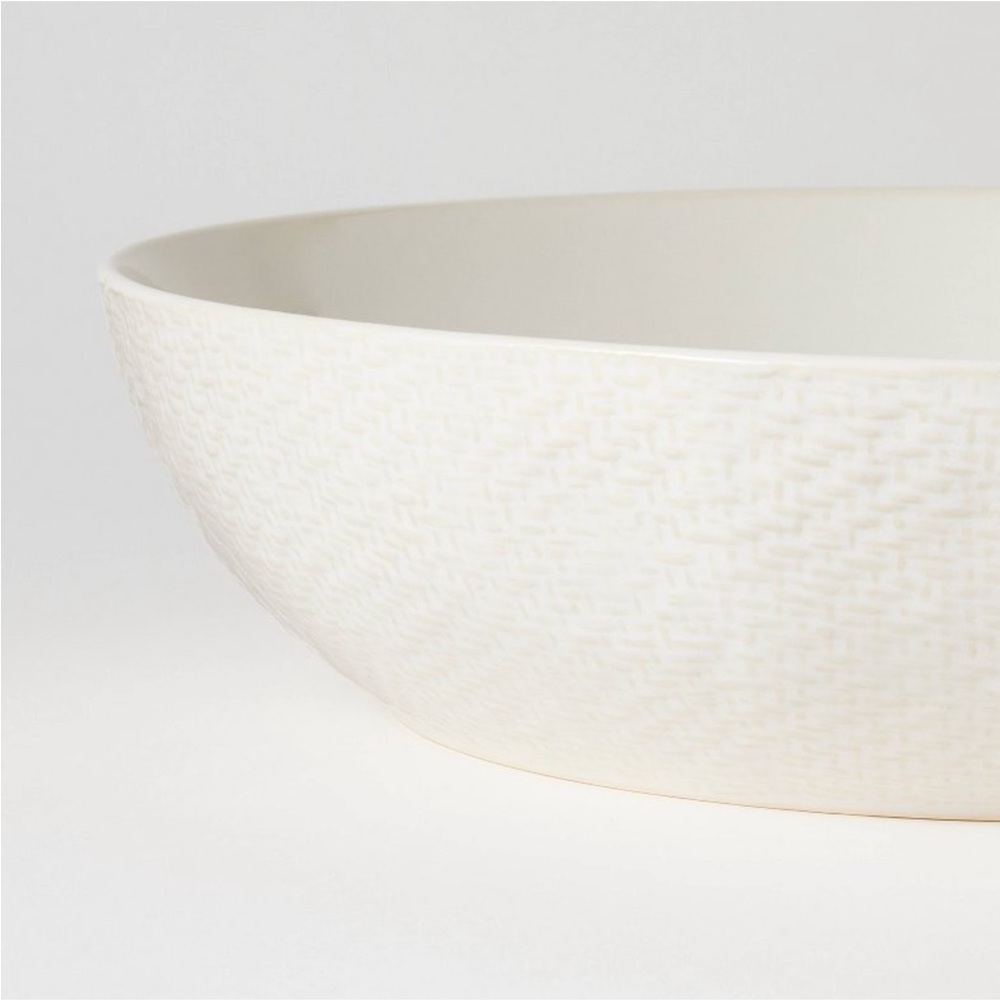 STUDIO MCGEE NWT stoneware Ceramic round  serving bowl -cream